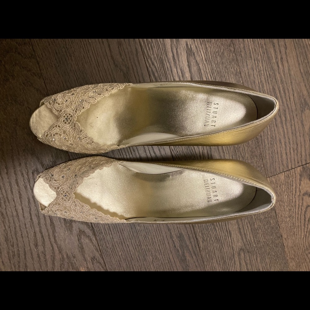 Stuart Weitzman lace peep toe heels with leather soles. Size 9.